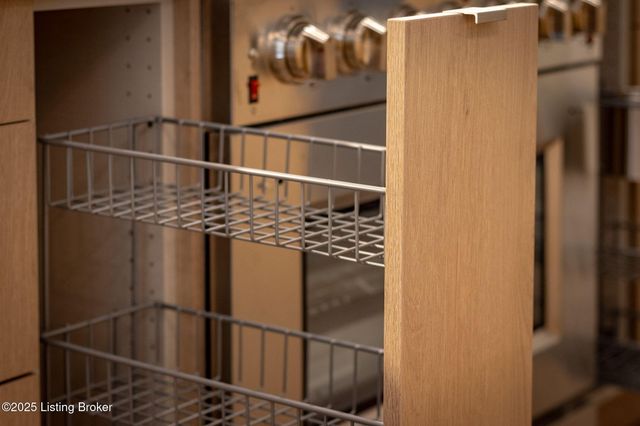 956 Vine St, Louisville, KY 40204