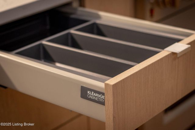 956 Vine St, Louisville, KY 40204