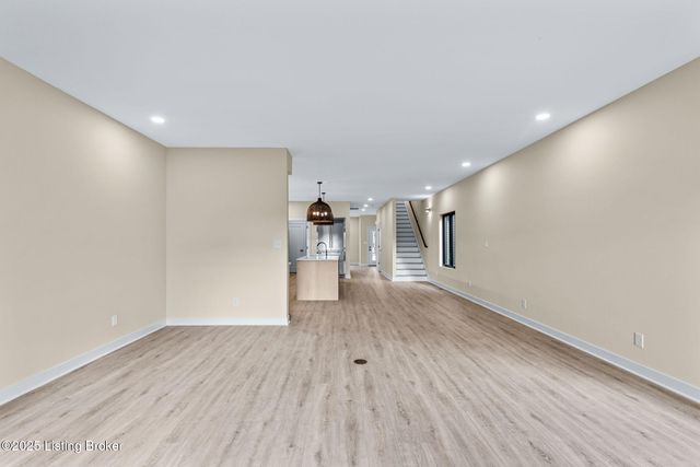 956 Vine St, Louisville, KY 40204