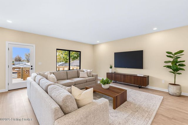 956 Vine St, Louisville, KY 40204