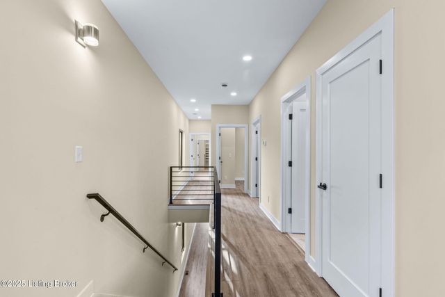 956 Vine St, Louisville, KY 40204