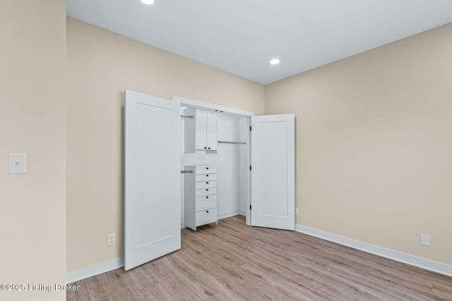 956 Vine St, Louisville, KY 40204