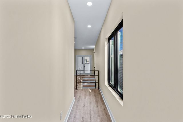 956 Vine St, Louisville, KY 40204