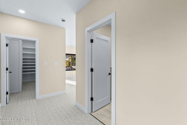 956 Vine St, Louisville, KY 40204