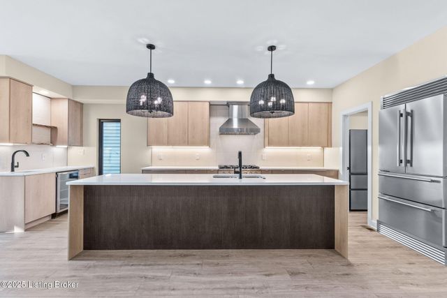 956 Vine St, Louisville, KY 40204