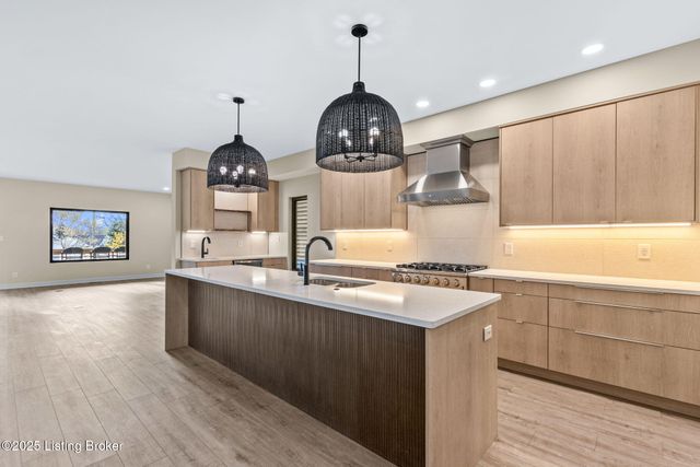 956 Vine St, Louisville, KY 40204