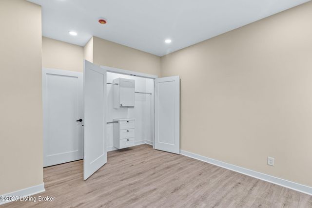 956 Vine St, Louisville, KY 40204