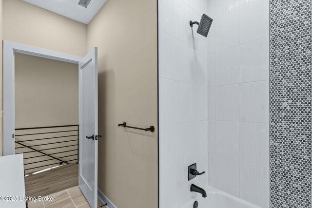 956 Vine St, Louisville, KY 40204