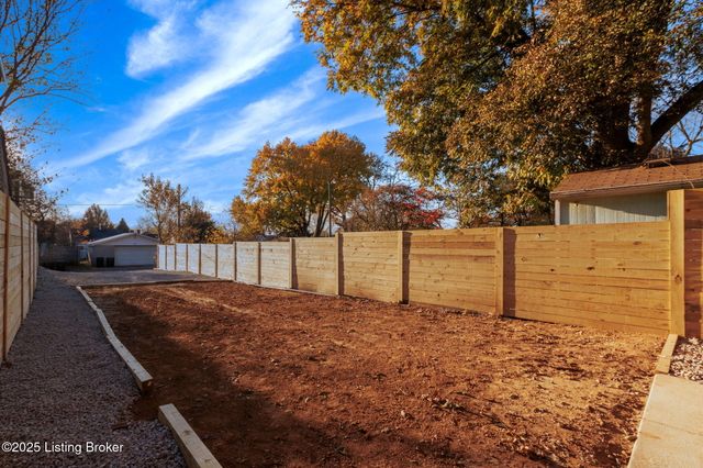 956 Vine St, Louisville, KY 40204