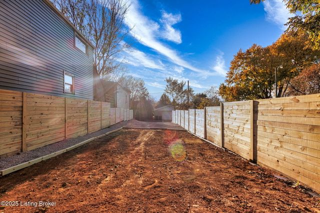 956 Vine St, Louisville, KY 40204