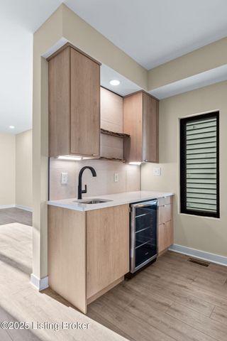 956 Vine St, Louisville, KY 40204