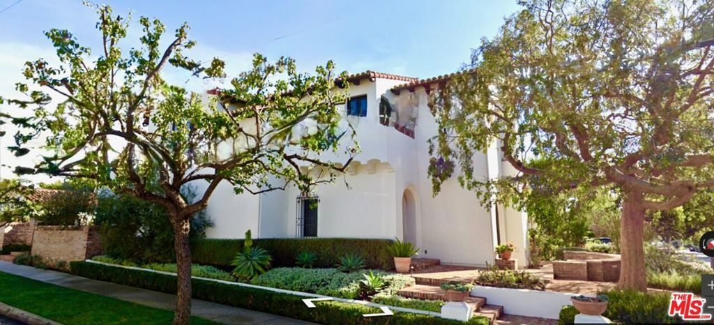 Image 2 of property listing at 878 Hartzell Street, Pacific Palisades, CA 90272