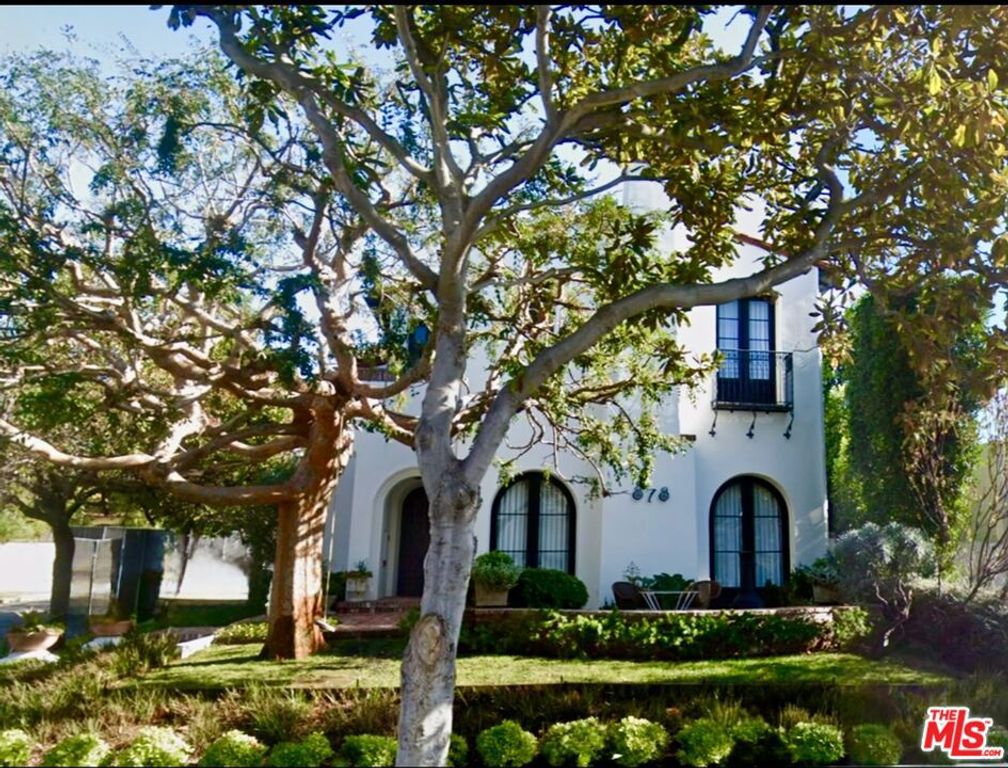 Image 3 of property listing at 878 Hartzell Street, Pacific Palisades, CA 90272