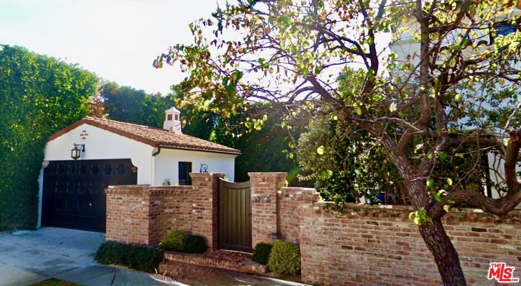Image 4 of property listing at 878 Hartzell Street, Pacific Palisades, CA 90272