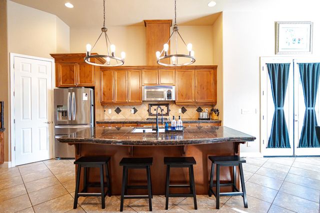 2506 Swift Avenue, Clovis, CA 93611