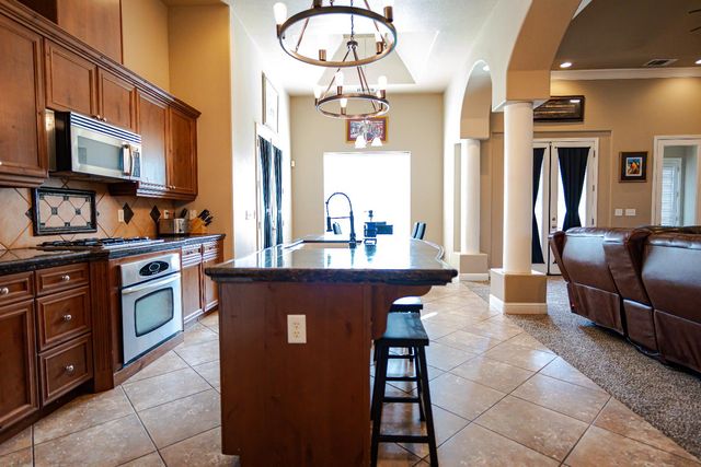 2506 Swift Avenue, Clovis, CA 93611