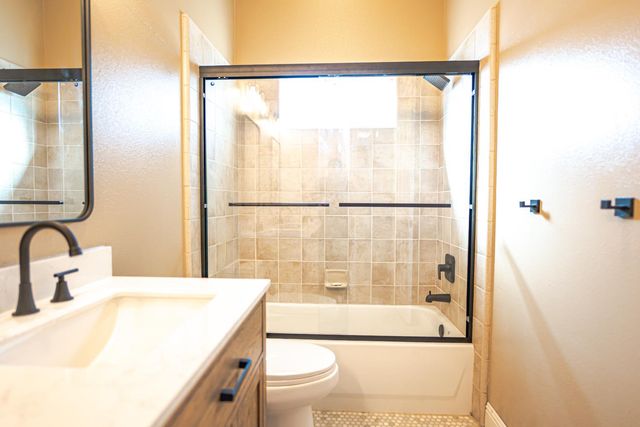 2506 Swift Avenue, Clovis, CA 93611