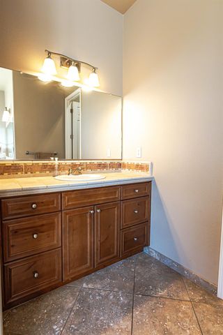 2506 Swift Avenue, Clovis, CA 93611