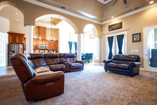 2506 Swift Avenue, Clovis, CA 93611