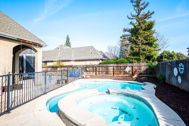 2506 Swift Avenue, Clovis, CA 93611