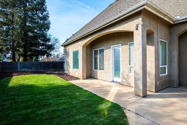 2506 Swift Avenue, Clovis, CA 93611