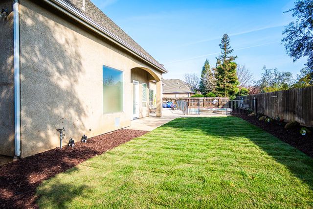 2506 Swift Avenue, Clovis, CA 93611