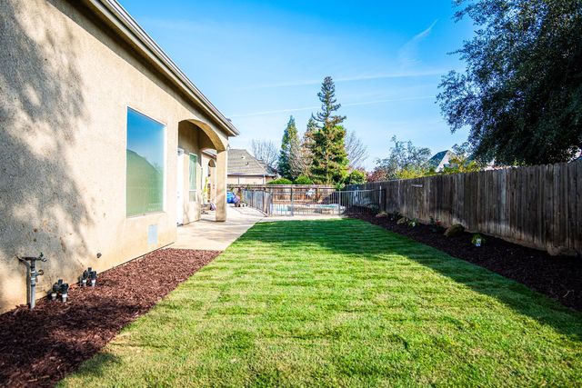 2506 Swift Avenue, Clovis, CA 93611