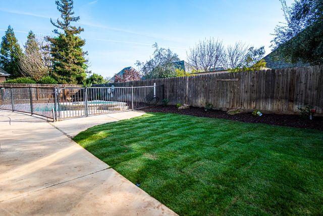 2506 Swift Avenue, Clovis, CA 93611