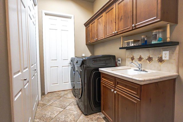 2506 Swift Avenue, Clovis, CA 93611