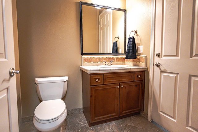 2506 Swift Avenue, Clovis, CA 93611