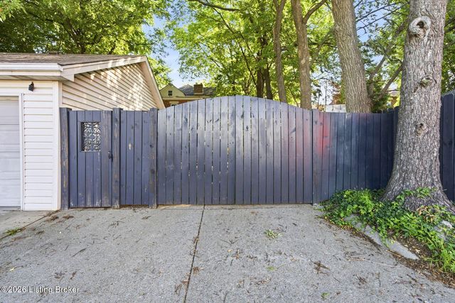 1110 Cherokee Rd A, Louisville, KY 40204