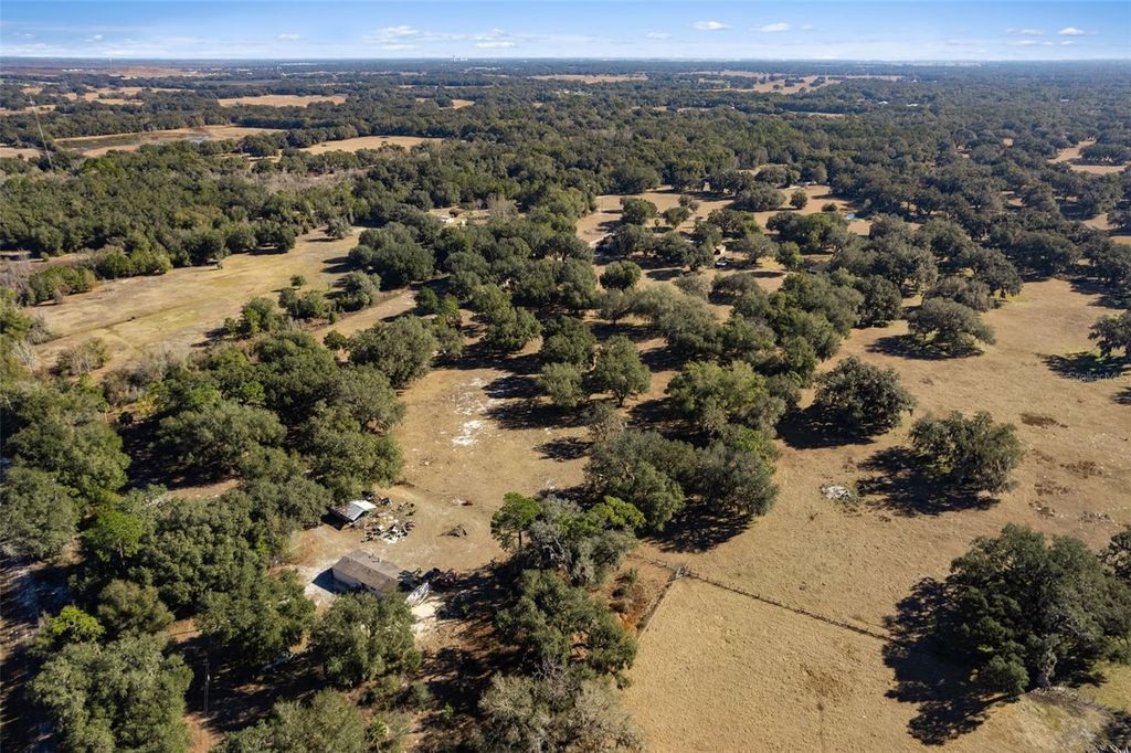 Image 12 of property listing at 3936 CR 311, Bushnell, FL 33513