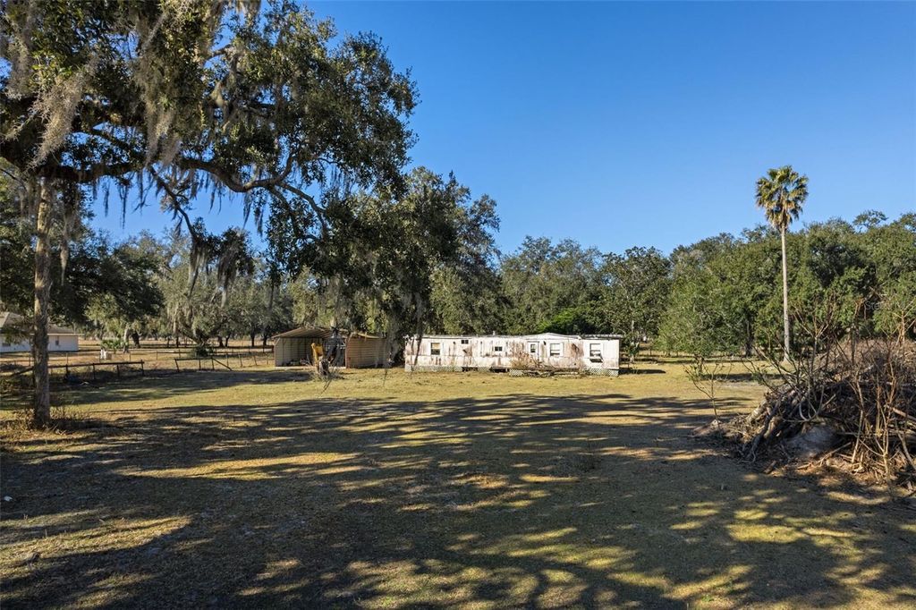 Image 16 of property listing at 3936 CR 311, Bushnell, FL 33513