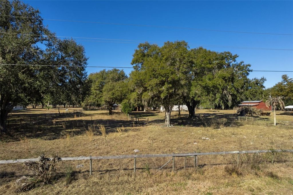 Image 17 of property listing at 3936 CR 311, Bushnell, FL 33513