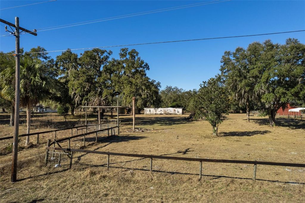 Image 18 of property listing at 3936 CR 311, Bushnell, FL 33513