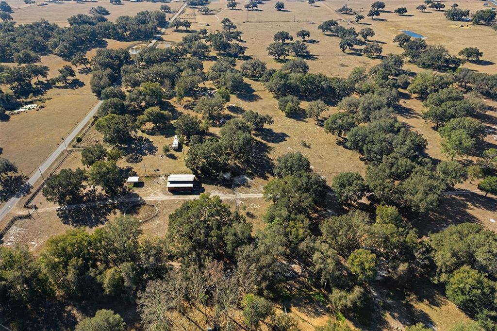 Image 8 of property listing at 3936 CR 311, Bushnell, FL 33513