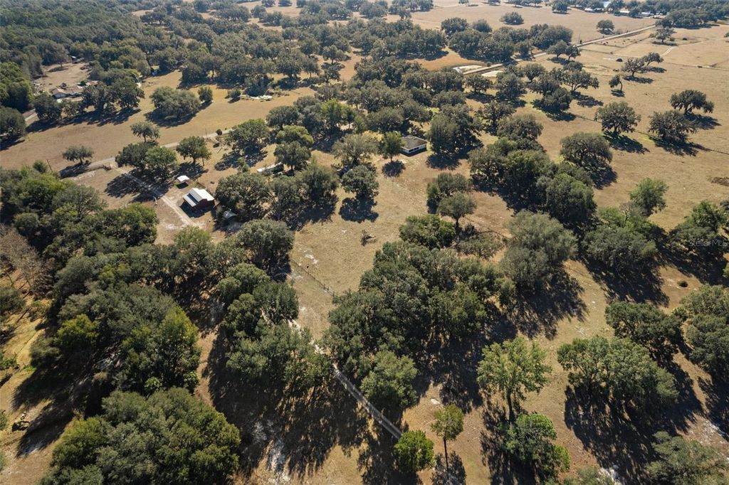 Image 9 of property listing at 3936 CR 311, Bushnell, FL 33513