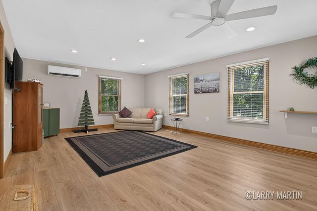 4256 Del Mar Drive Sw, City Of Wyoming, MI 49418