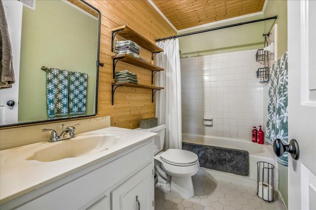 8038 CIRCLESHADE DR, Germantown, TN 38138