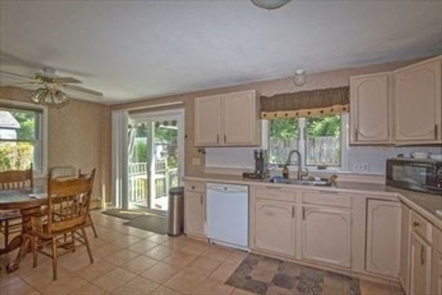 27 Country Club Dr, Westfield, MA 01085