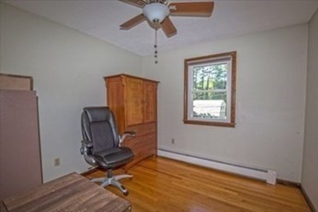 27 Country Club Dr, Westfield, MA 01085
