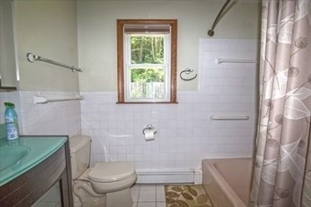 27 Country Club Dr, Westfield, MA 01085