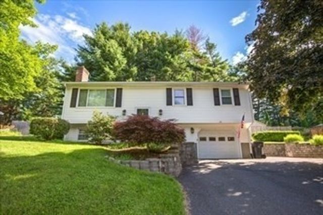 27 Country Club Dr, Westfield, MA 01085