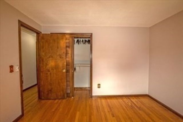 27 Country Club Dr, Westfield, MA 01085