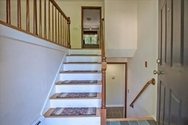 27 Country Club Dr, Westfield, MA 01085