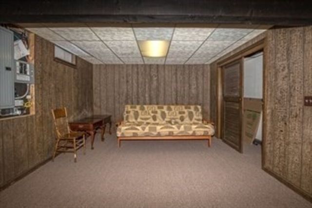 27 Country Club Dr, Westfield, MA 01085