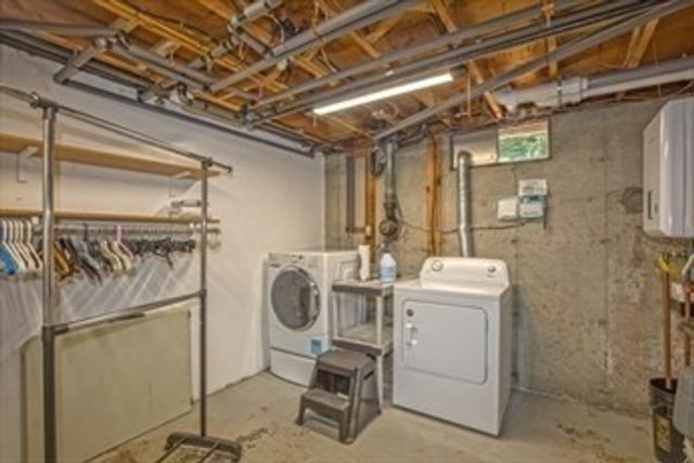 27 Country Club Dr, Westfield, MA 01085