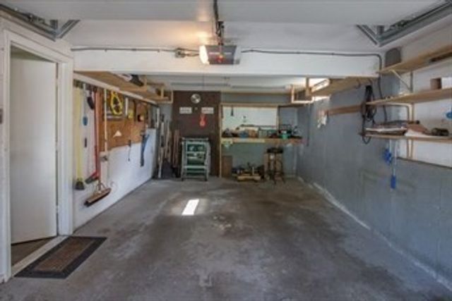 27 Country Club Dr, Westfield, MA 01085