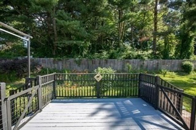 27 Country Club Dr, Westfield, MA 01085