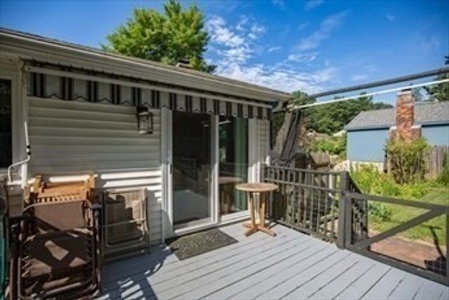 27 Country Club Dr, Westfield, MA 01085